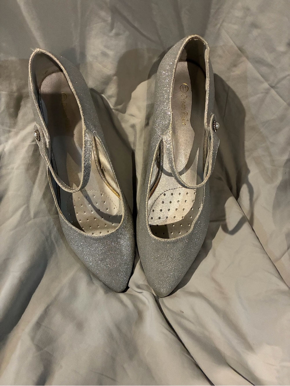 Women’s Silver Glitter Mary Jane flats